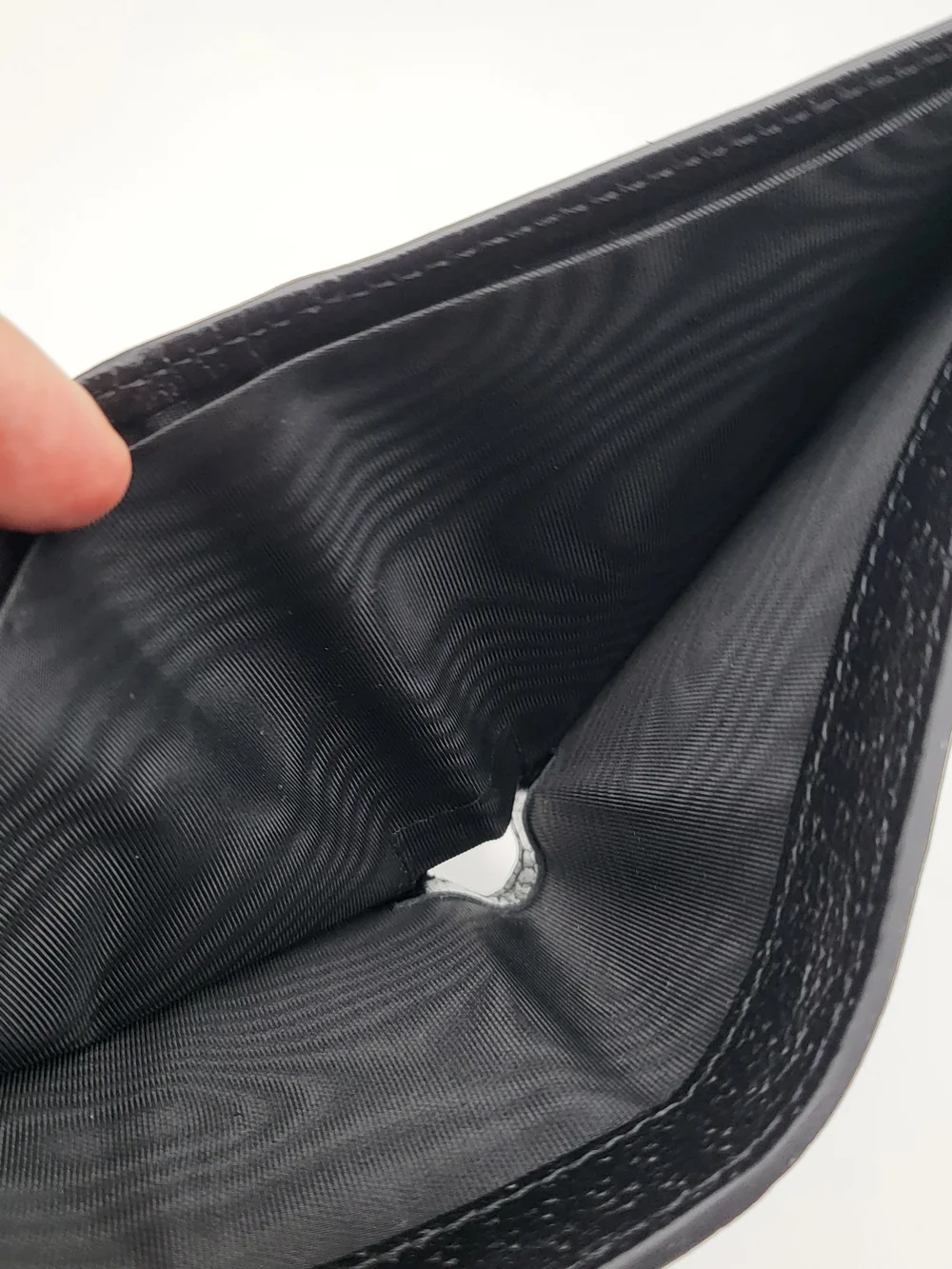 Gucci Black Grained Leather GG Bifold Wallet 428726..Like New !!!